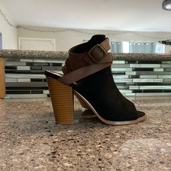 JustFab strappy ankle boots / booties for fall! - Picture 3 of 11